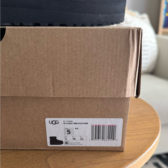 UGG Women’s Classic Mini Platform - Picture 6 of 6